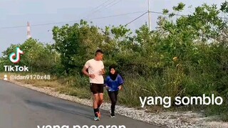 ketika jomblo melihat yang lagi pacaran lagi lari pagi