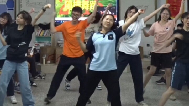 Kelas manakah yang menggunakan "Random Dance" sebagai kegiatan kelas! [Sekolah Menengah No. 3 Nannin