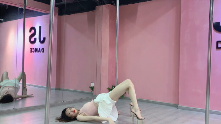 t pole dance 4U / ยูกิดั้งเดิม