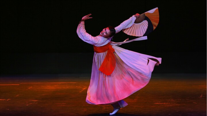 Korean dance repertoire "Fan Bone" performed by Lv Yiyang