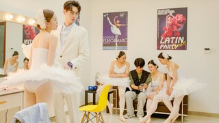 Cinderella berpakaian seksi dan meminta ciuman di khalayak ramai, CEO itu tersipu malu
