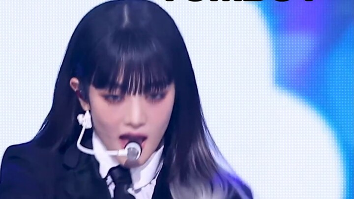 (G) มินนี่ นักร้องนำสุดฝันของวง I-DLE และเพื่อนนักร้องนำของเธอ