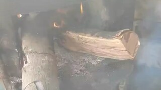 今年的目标就是比去年快乐，比去年健康，希望在不声不响日子里换来一个好的转弯