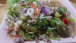 เมนูอาหารไทย ยำมะเขือเผาย่างไฟ หอมมาก Grilled Aubergine Salad with River Prawn ยำมะเขือยาวเผา