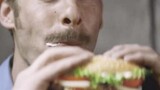 European and American funny commercial: Burger King wants to eat before execution, and escapes from 