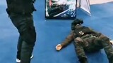 [Rainbow Six] When you fall to the ground at the comic exhibition, you meet a passing quality operat