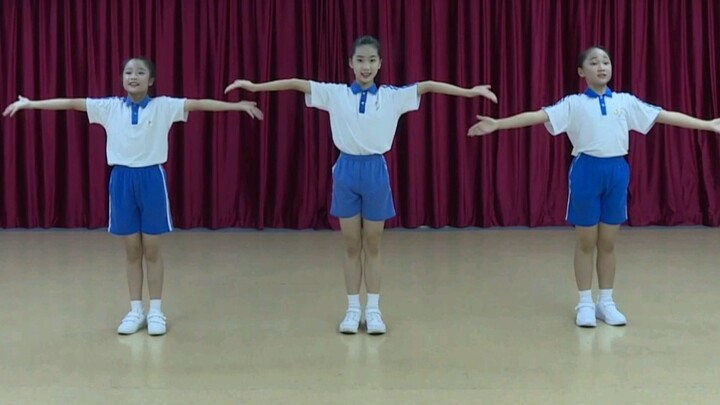 Phiên bản trình diễn múa hát tập thể "Em trông thật đẹp khi em cười" trường Tiểu học Binhai