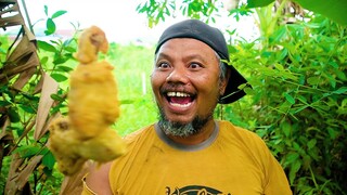 PAK AMIR MAKAN DI KEBUN