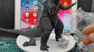 Unboxing SHM Godzilla