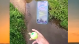 bola atau iPhone