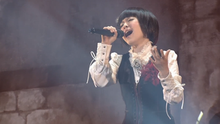 Lima lagu super hot "Attack on Titan" dibawakan secara live, dan Sawano benar-benar sesuai dengan re