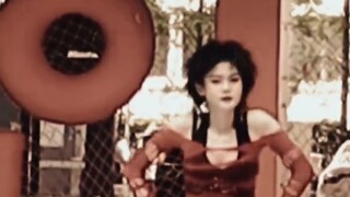 Ibu saya berpartisipasi dalam pertunjukan keliling Dance with Me saat dia masih muda. (bushi)
