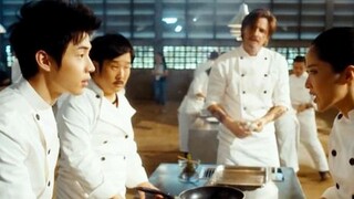 Pria itu memiliki selera yang bagus, dan rekan satu timnya menaruh saus pada steak tersebut. Untungn