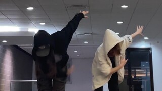 莫度屋里秋大八！地板烫脚 Blue Check Challenge