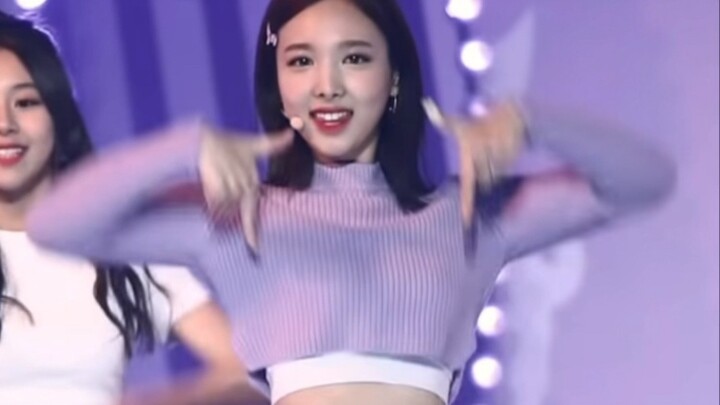 Riasan anggota Twice terlihat pada puncaknya (secara pribadi)