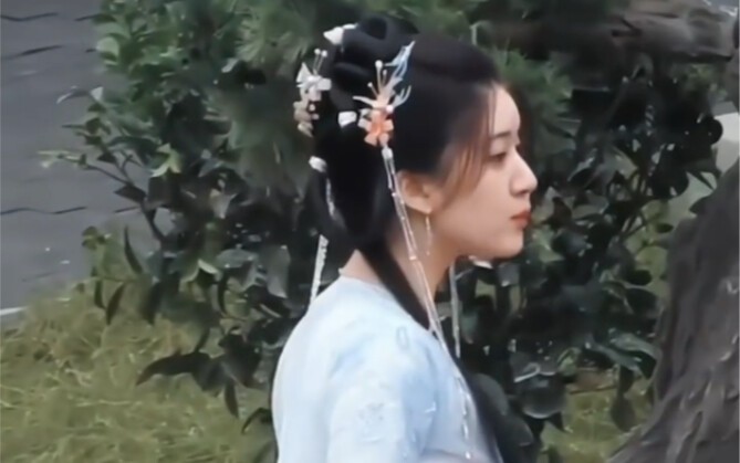 Zhao Lusi hid on the set eating cherry tomatoes Reuters, she looked so beautiful
