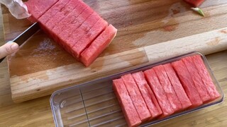 Cut and enjoy watermelons in different ways 