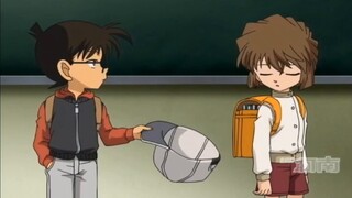 Tiểu Ái: Hả? Conan: Ừ Tiểu Ái: Ừ