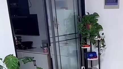 The one-year-old baby heard his mother calling him: "It's time to eat", so he stood up, turned off t