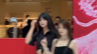 Strap Dance ~ Kompetisi tak berhadiah untuk menanyakan apa warna strap adikku?