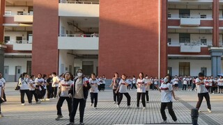[Maoyi's third random dance] Let's take a look at the random dance on the high school campus!