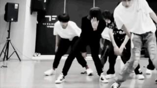 He Junlin丨There is a fever-reducing patch under the hat. The national group of boys danced the forbi