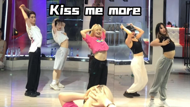 [Dance]Koreografi Kiss Me More yang Manis, Sungguh Manis!