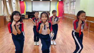 Elementary school students dance to STAYC's "Bubble"