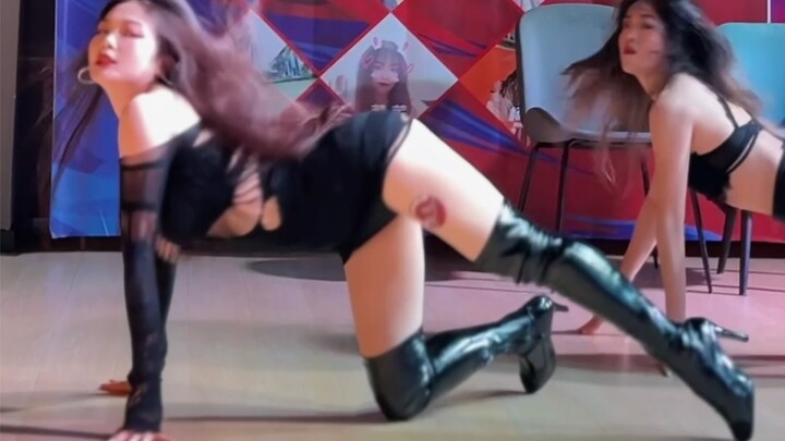 Help! It's so hot! Heels is the eternal god
