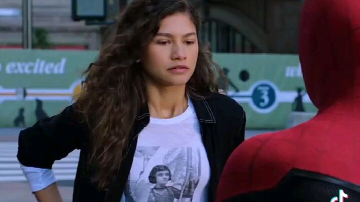 avvv sweet bgt sih #Zendaya dan #TomHolland 😝