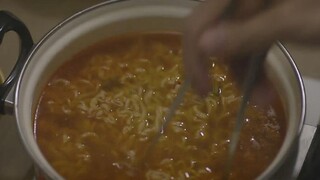 [Tổng hợp]Những cảnh ăn mì gói hấp dẫn chỉ có trên phim Hàn