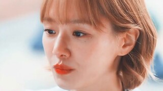 Cười lớn, nữ chính cố gắng tỏ ra dễ thương và chiều lòng nam chính để được gần gũi anh, nhưng nam ch