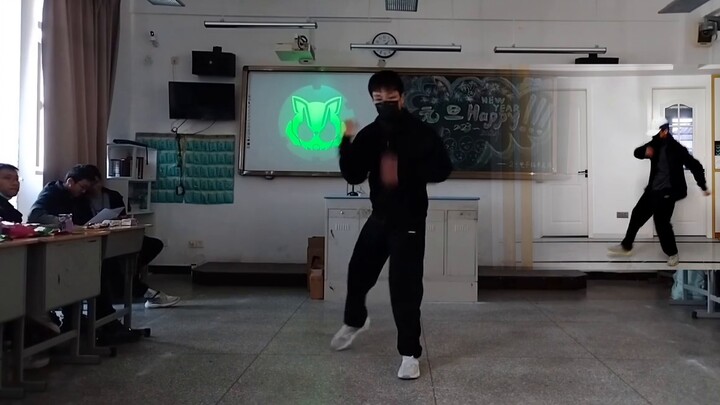 When you dance to "I Peace" for the New Year's Day event... (with Easter eggs)