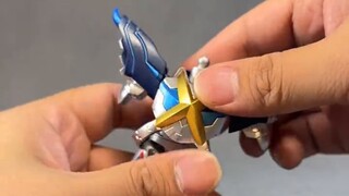 Versi ajaib dari Ultraman X Armor
