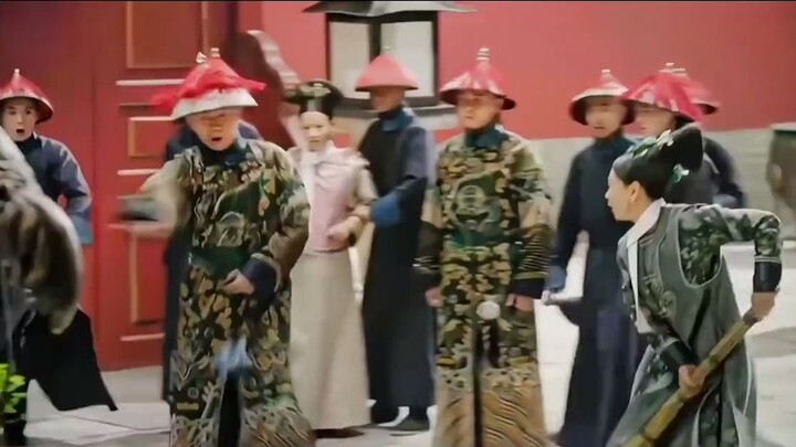 If it weren't for Ruyi, Rong Pei's slap would have landed on the face of the scumbag Long.