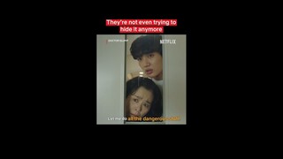 Worst-kept relationship secret ever #DoctorSlump #ParkHyungsik #ParkShinhye #Netflix