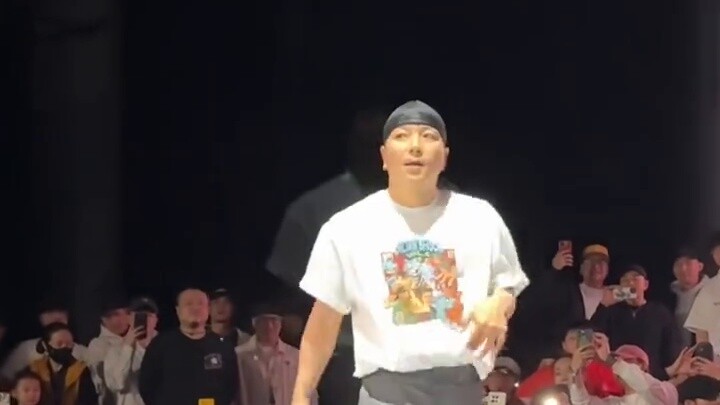 Huang Jingxing's 4 referee shows