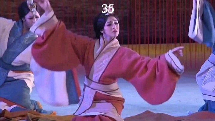 Zhaojun repeated her lonely and cautious life in the palace