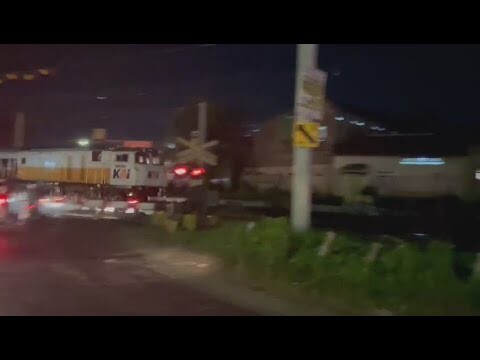 Kereta Pengangkut Semen Ngebut