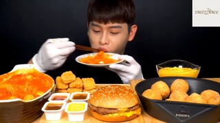 Ăn và cảm nhận bánh hamburger, bánh gạo cay #anngon