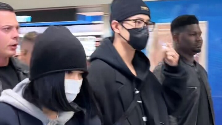 Xiao Zhan has arrived in Milan. I believe he has felt the enthusiasm of overseas fans.