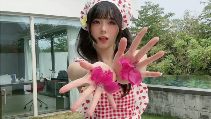 Koki kecil memutar tangan bunga Jisoo BUNGA