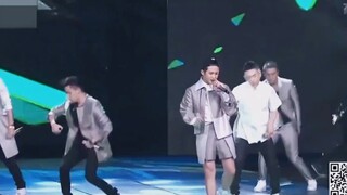 #You got this Live show based on your real ability. I really couldn't help but stare at Duoduo's leg