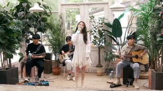 IU 'eight' Acoustic Ver. Live Clip