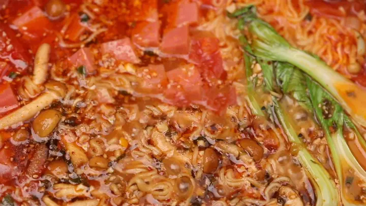 World-Class Tomato Sour Soup Instant Noodles, Come Check It out!