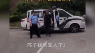 Hero man saved child in China.