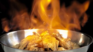 火焰鸡翅: 花7天发酵1袋辣椒 就为吃一根鸡翅
