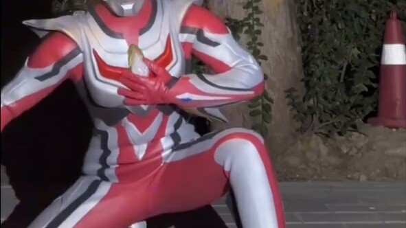 Layar yang dapat dikenakan pertama Ultraman Nexus (saya masih pemula, jadi jangan terlalu mengkritik