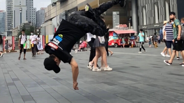 Bboy dancers show off their cool street dance moves HR Haoran