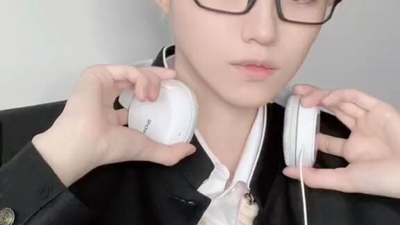 Tsukki menggoyang-goyang 😮